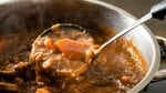 老舗の“継ぎ足しカレー”は安全なのか「味を作るために必要な工程…火を入れているから大丈夫」に専門家が反論、煮込み料理に潜む食中毒リスク「原因に気づきにくい」