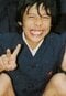 m小学校では「修学旅行を寝バックレ」「遊ぶとなぜかレアカードがなくなった」中学では恐喝・暴行・チェーンを持って隣中学に殴り込み…寺内進容疑者(31)、ワルの履歴書と腕自慢ポーズの原点〈博多ストーカー殺人〉_3