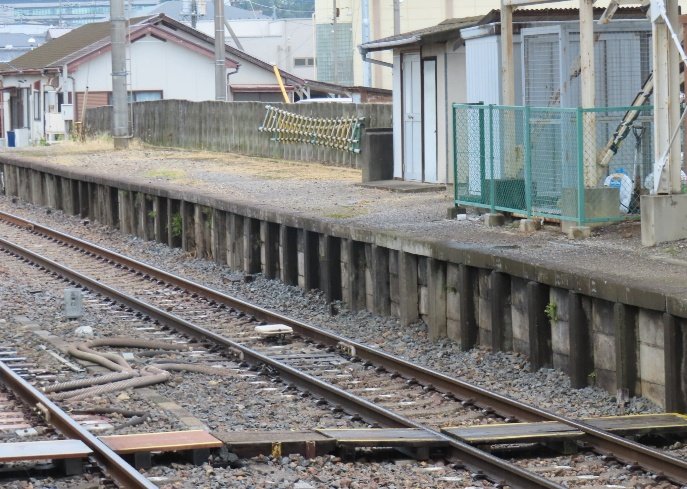 事故が起きた日光線新鹿沼駅の旧上りホーム（撮影／集英社オンライン）