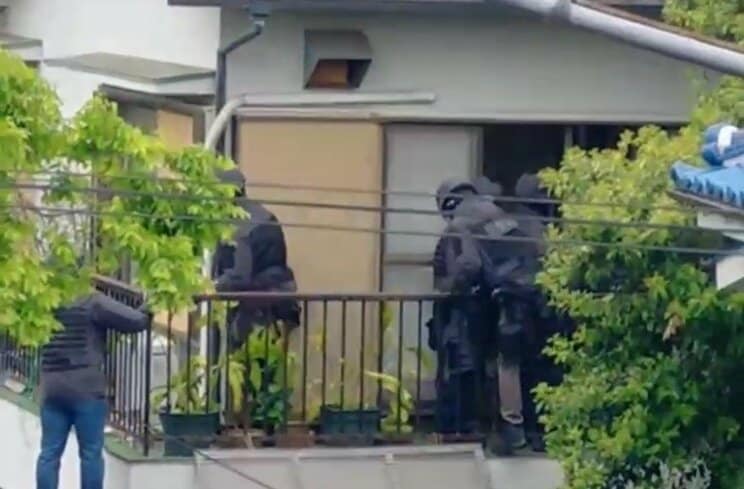 ≪福生・ハンマー男≫「2年半前にはオノで男子高生を追いかけて…」逃走中の指名手配男は過去にも事件を…「最近はおとなしかった」バイク少年グループとのトラブルが発端か_11