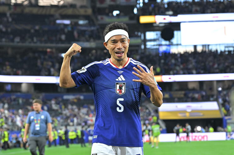 スウェーデン戦で5大会連続のW杯試合出場を果たした長友佑都（写真／JMPA）