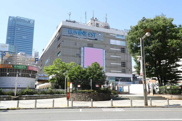 新宿駅東口(PhotoAC)