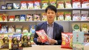 1袋作るのに3日かかる国民的スナック「かっぱえびせん」60年目の課題…原材料高騰、円安で「内容量減」「値上げ」それでも愛され続けるために…
