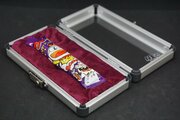 枚方市のふるさと納税返礼品に「うまい棒専用ケース」が登場。寄付金は約10万円、高級感漂う頑丈さで、うまい棒を守れるのか? ワンボックスで轢いてみると…