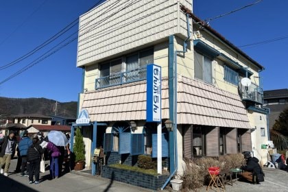 ドラマ「ホットスポット」の代表的なロケ地である老舗喫茶店「もんぶらん」(写真／富士吉田市観光ガイドより引用、以下同)