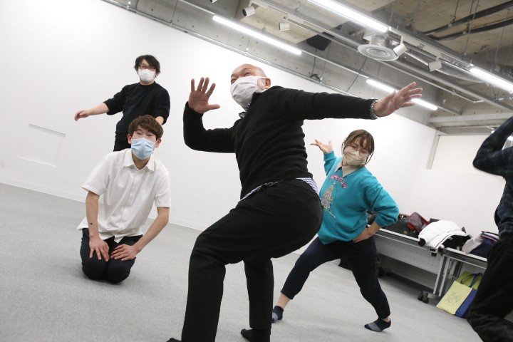 60歳でお笑い養成所入学のものまね芸人、ダンシング☆谷村。運命のタイタンライブで太田光代社長に認められて芸人人生をリスタート！ 「本気で相方探してます！」20歳の同級生に「ハゲ！」といじられても「ホントに楽しい」_30