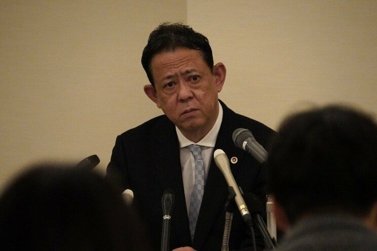 11月27日、記者会見で話す奥見司弁護士　（撮影／集英社オンライン）