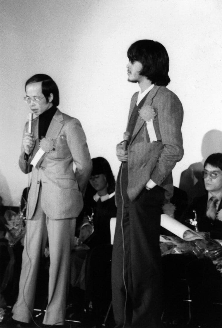 
松田優作氏（右）と著者・丸山昇一氏（左）。「第2回ヨコハマ映画祭」授賞式にて。写真提供／鈴村たけし
